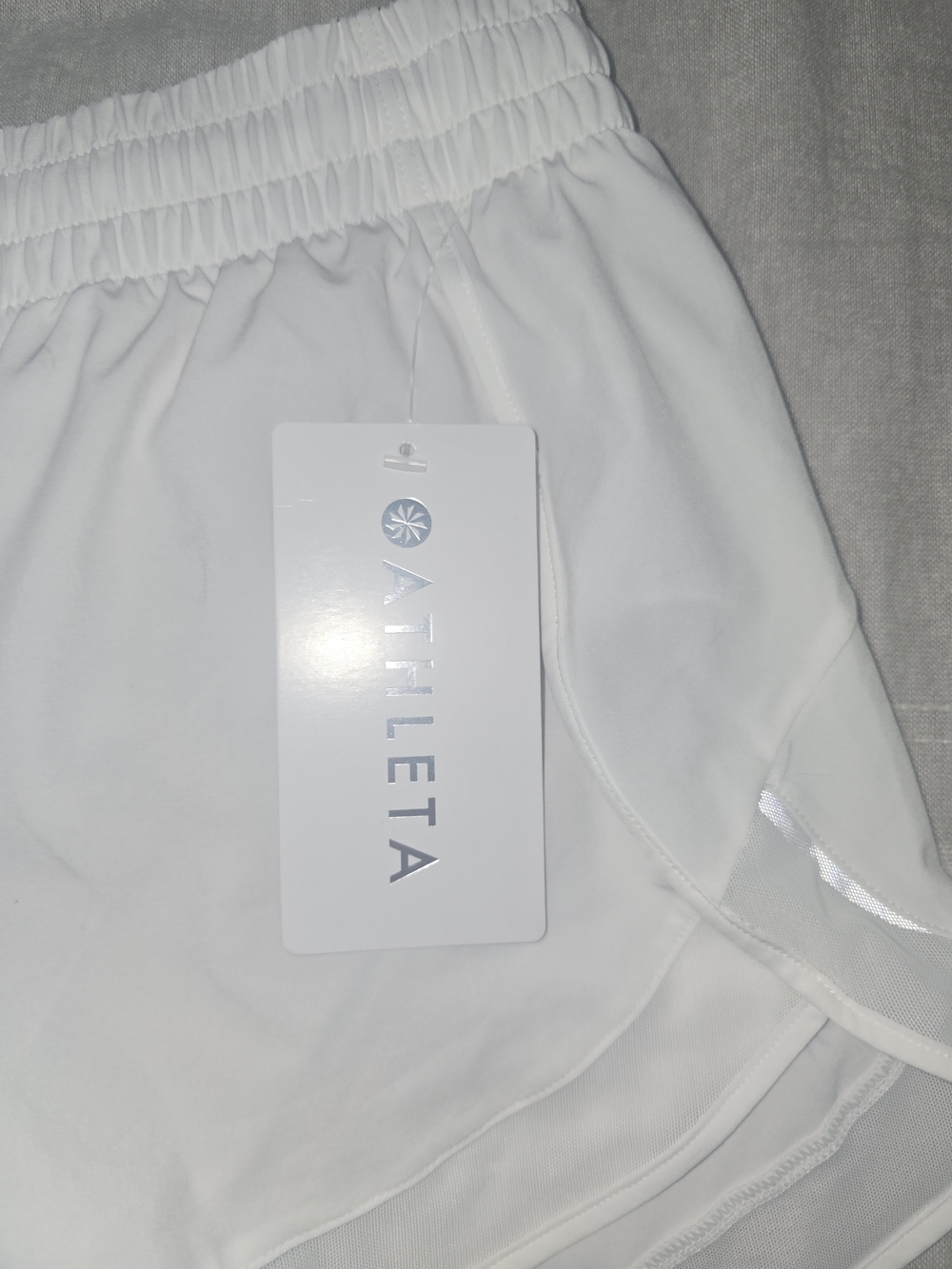 ⚠️⚠️⚠️ SOLD⚠️⚠️⚠️Athleta Women's Mesh Racer Run Shorts 4" In White - Picture 3 of 11
